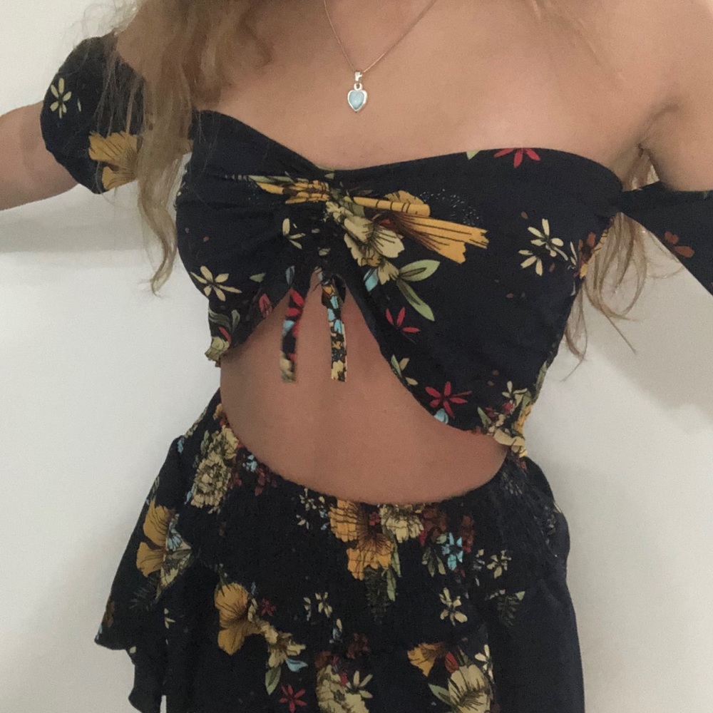 Off shoulder cinched floral set